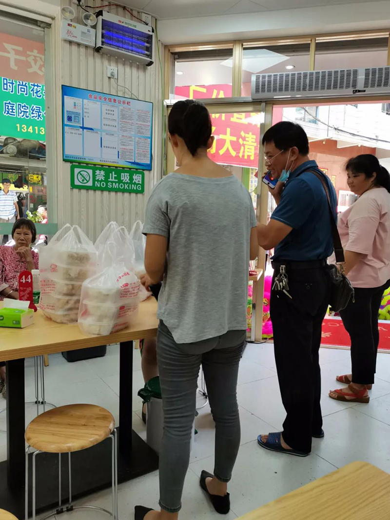 胃口福餃子云吞?hào)|方市場(chǎng)店開(kāi)業(yè)，數(shù)百市民排隊(duì)嘗鮮